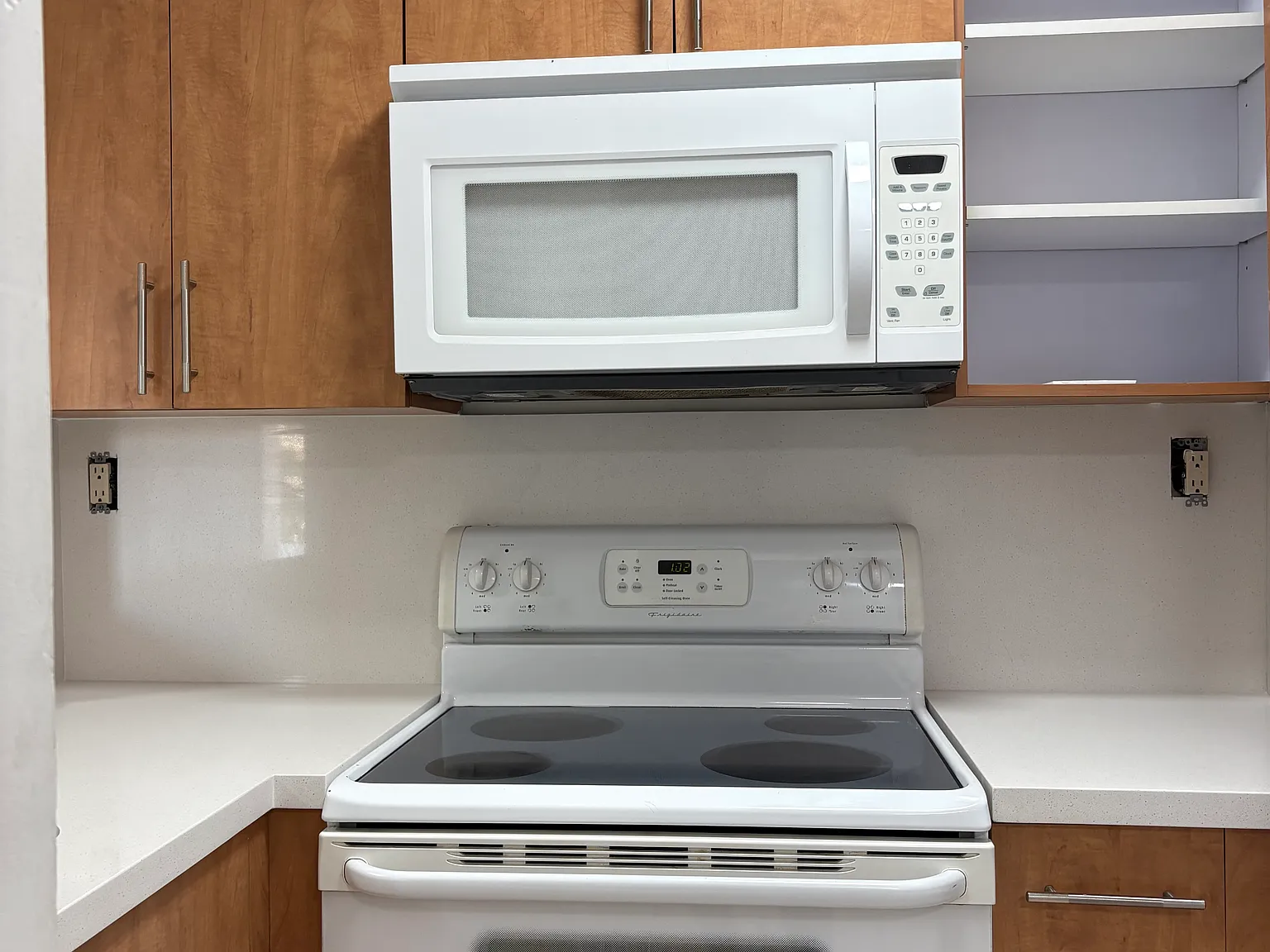 2 bed, 870 sqft, $2,200 — Photo 2