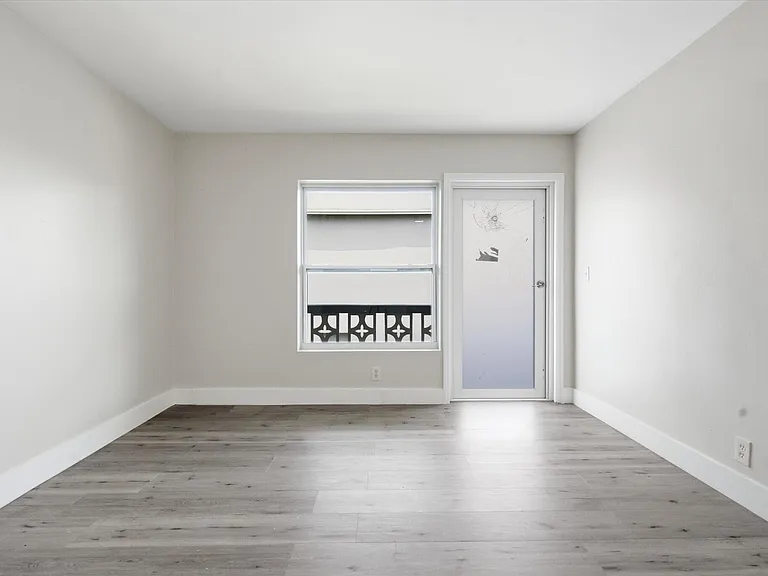 1638 Plunkett St #11 — Photo 4