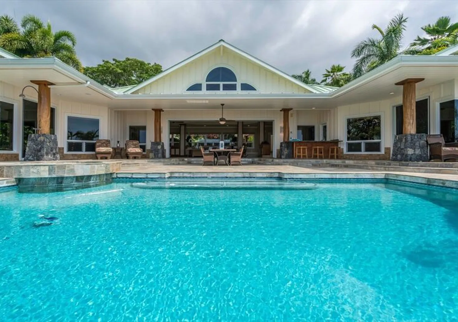 Serene Hawaiian Luxury Retreat with Ocean View, Private Pool & Ohana — Photo 2