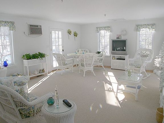 Family Room - bright and sunny!