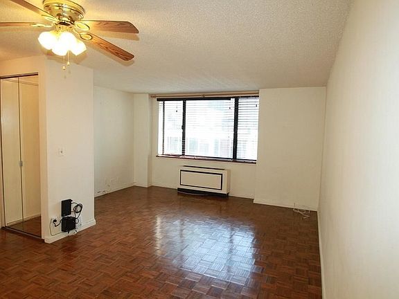 4th image of 30 W 61st St APT 15H