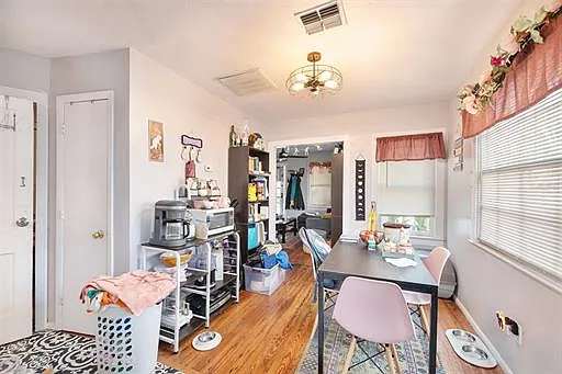 2 bed, 611 sqft, $2,100 — Photo 2