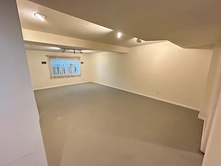 1135 E Saginaw St #1137 — Photo 17