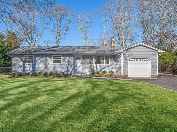 18 Yale Dr, Hampton Bays, NY 11946