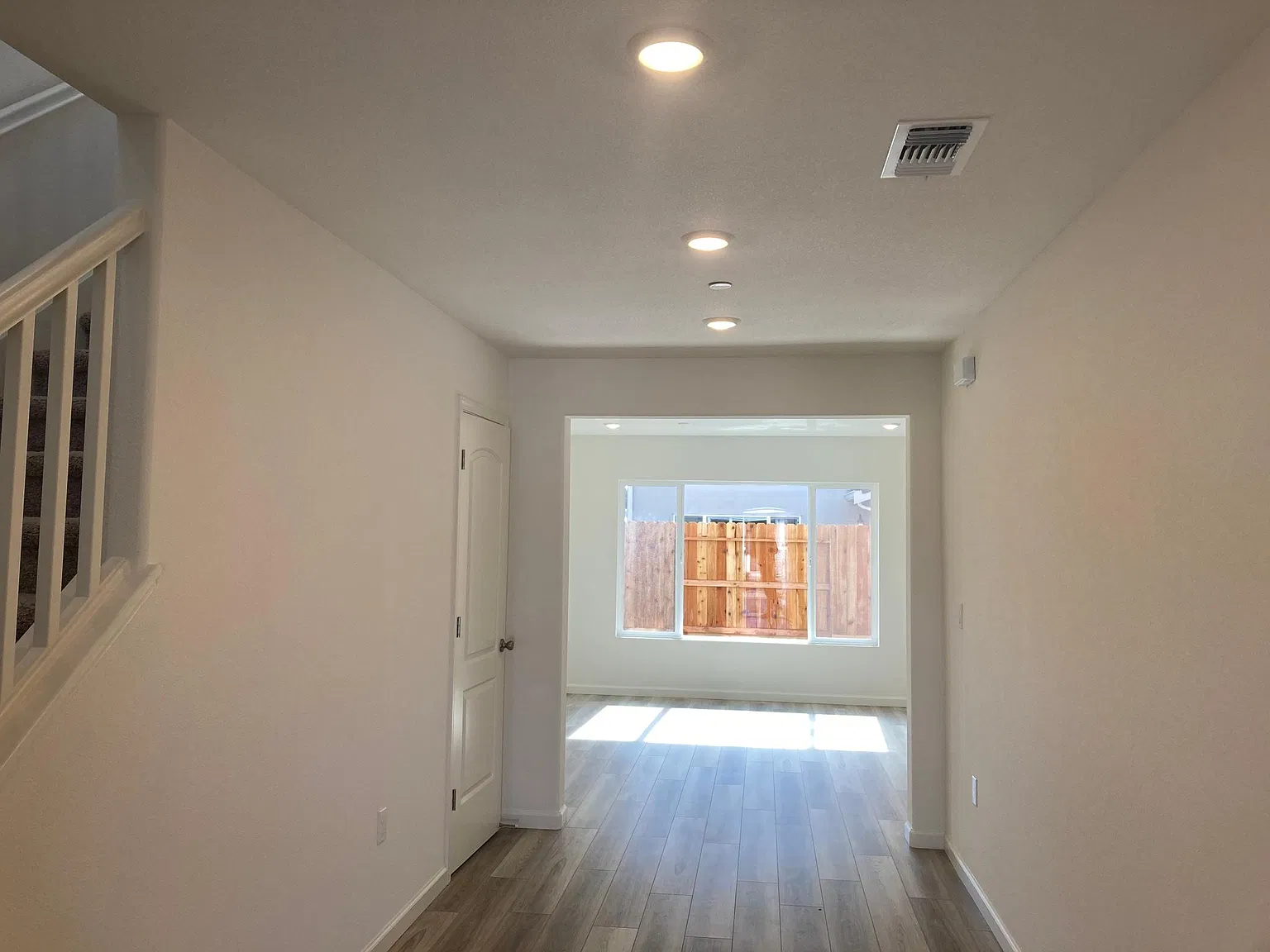 3 bed, 2.5 bath, 1892 sqft, $2,690 — Photo 3