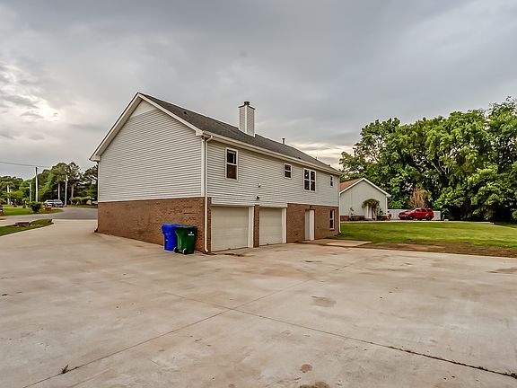 2nd image of 199 Rachel Ct