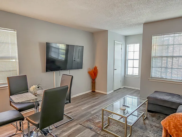 1579 Court Ave #2 — Photo 11