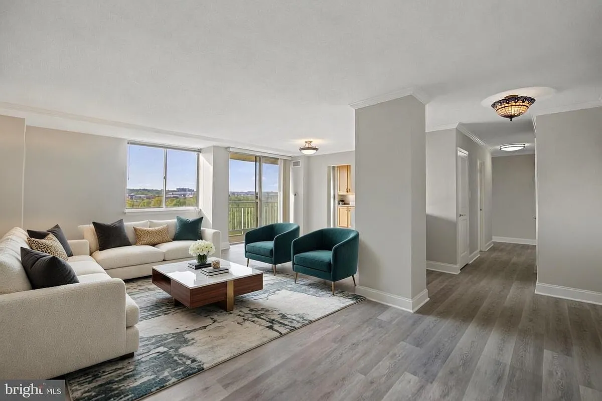 Building Photo - 501 Slaters Ln #824