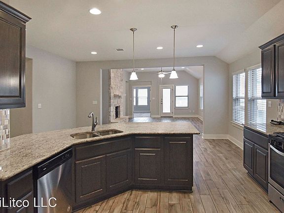 5th image of 6724 Verona Pl