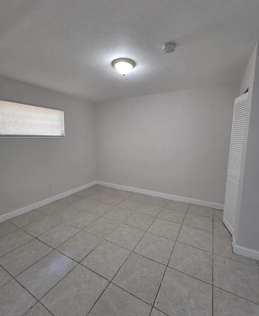 3 bed, 2.0 bath, 1400 sqft, $2,395 — Photo 4