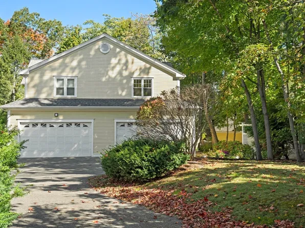 23-25 Woodbine St #23, Auburndale, MA 02466
