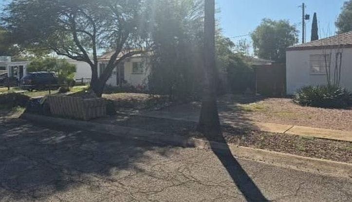 2nd image of 4524 E Malvern St