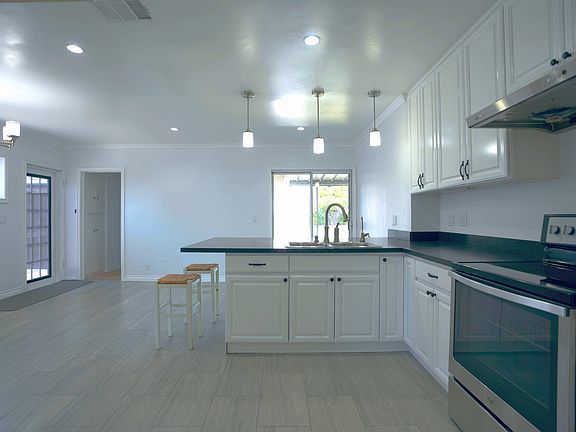 2nd image of 1856 Graylock Ave