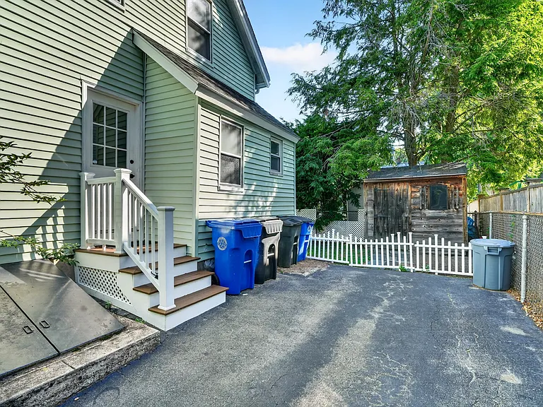 53 Henderson St — Photo 33