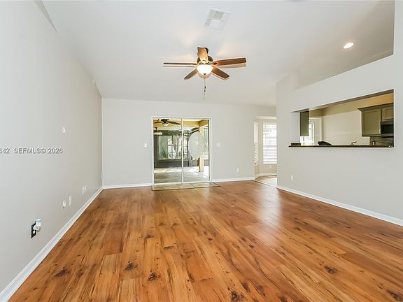 5th image of 820 SW Dalton Ave