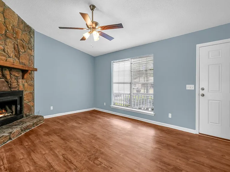 120 Stockbridge Dr — Photo 7