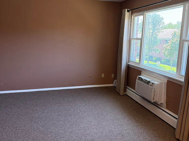 212 Regency Park Dr — Photo 6