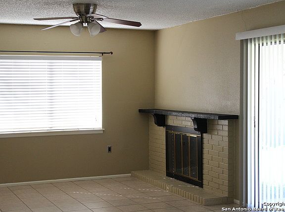 3rd image of 7705 Hunter Oaks St