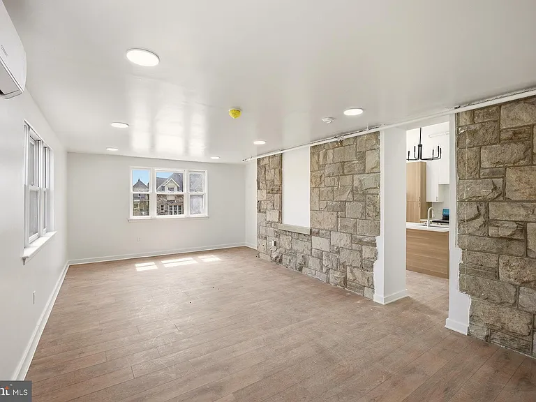 6012 Ridge Ave #6 — Photo 8