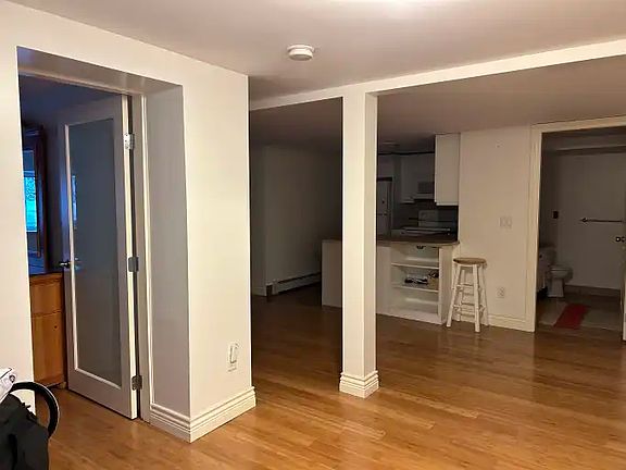 4th image of 1088 Foster St #1A