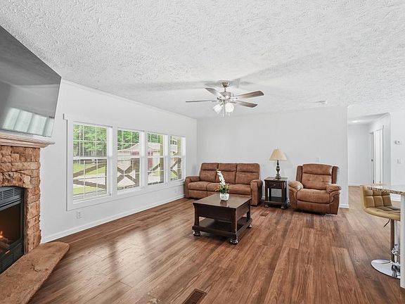 4th image of 1169 Terry Ln