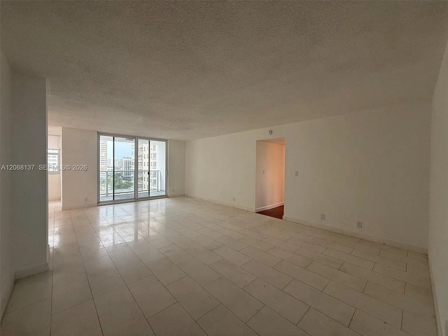1904 S Ocean Dr — Photo 3