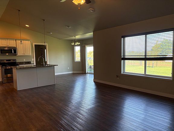 4th image of 1570 Shoshone Ave