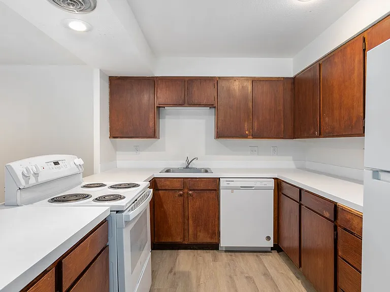 Glacier Park Apartments — Photo 30