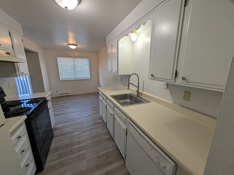 4452 Liberty Rd S — Photo 8
