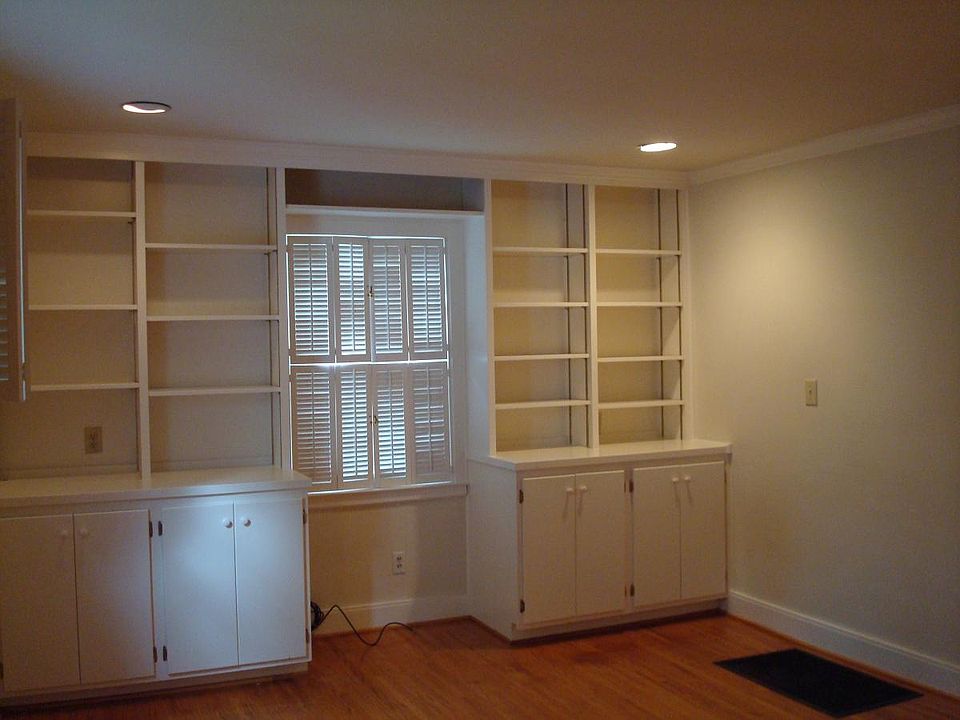 2nd image of 1906 Gladstone Ave