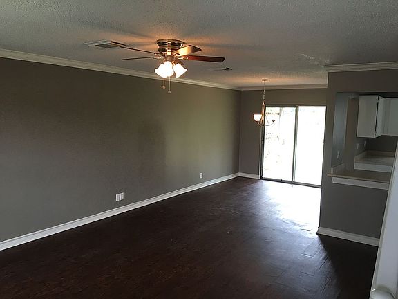 3rd image of 12715 Maple Park Dr