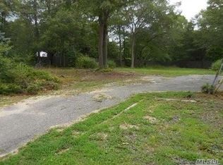 49 Floyd Rd, Shirley, NY 11967