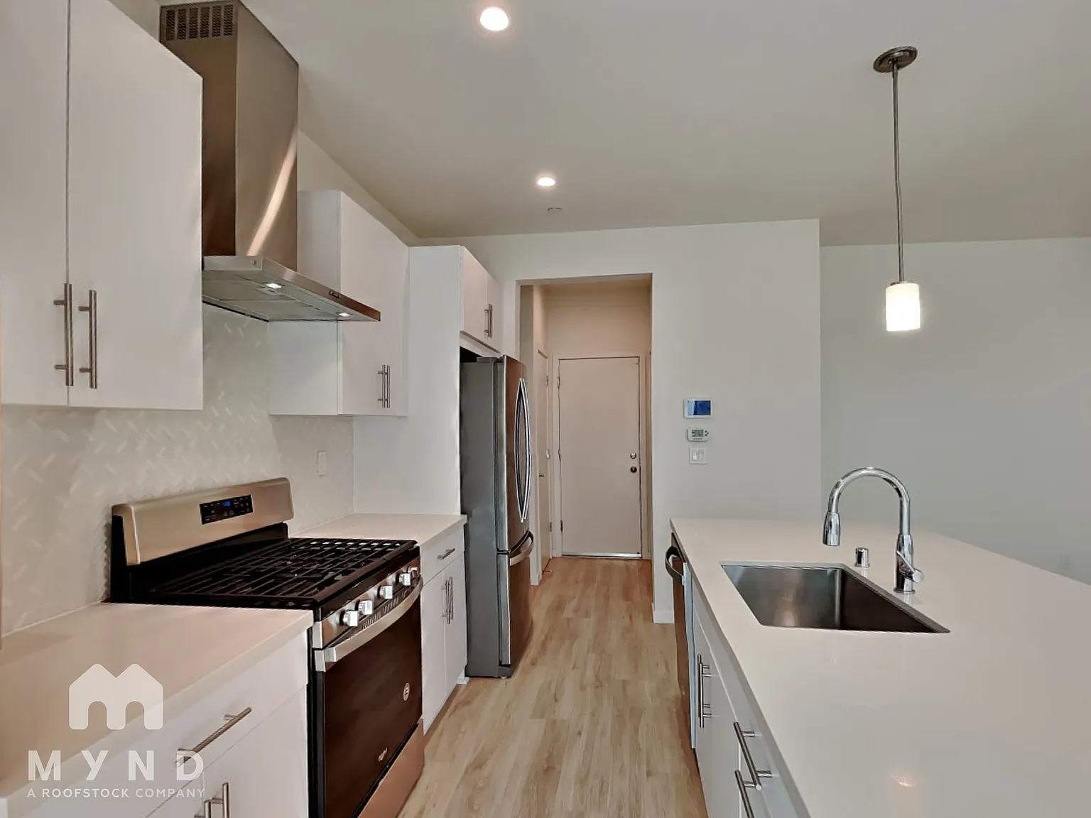 2 bed, 2.5 bath, 1010 sqft, $2,330 — Photo 3