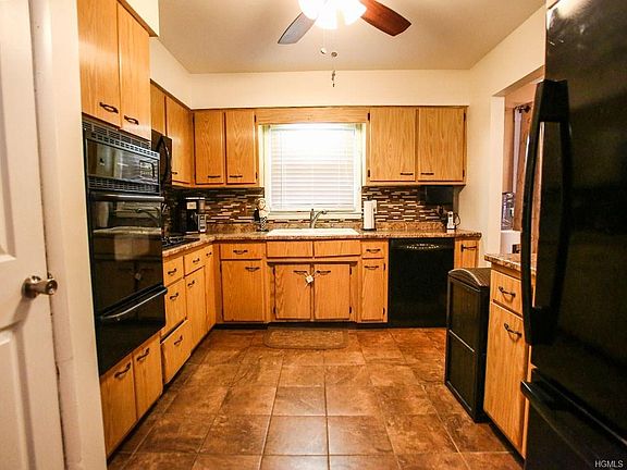 5th image of 3 Saint Andrews Ct