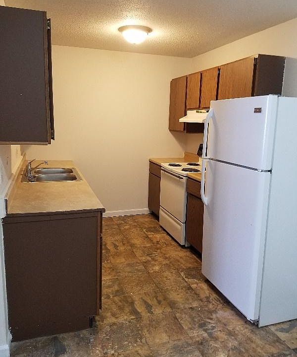 2nd image of 1821 White Columns Dr