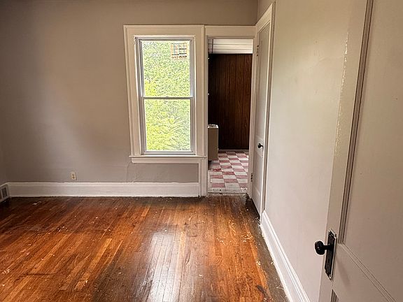 4th image of 3263 E 117th St #2B