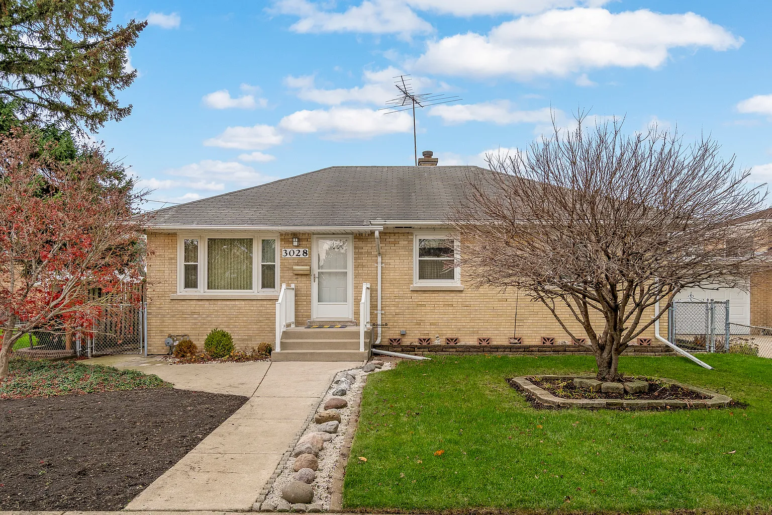 3028 Louis St photo 1