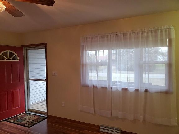 3rd image of 2750 Crestview Dr