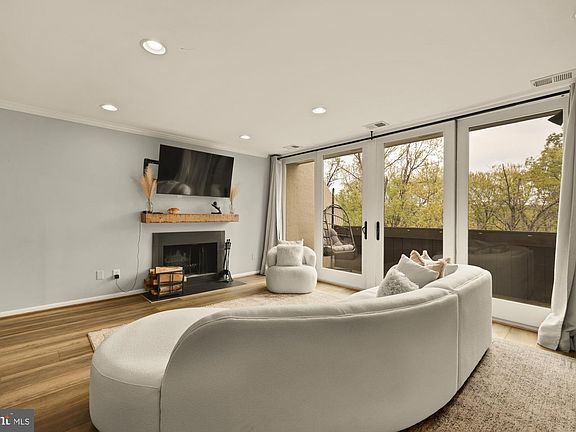 5th image of 2328 S Quincy St #2