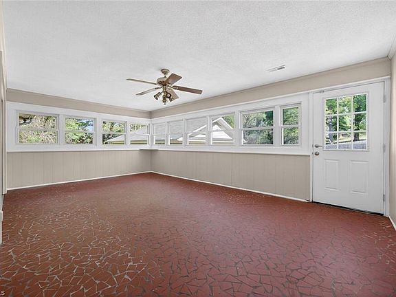 5th image of 3902 Gentry St