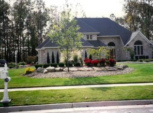 35 Cherry Hill Ct, Canfield, OH