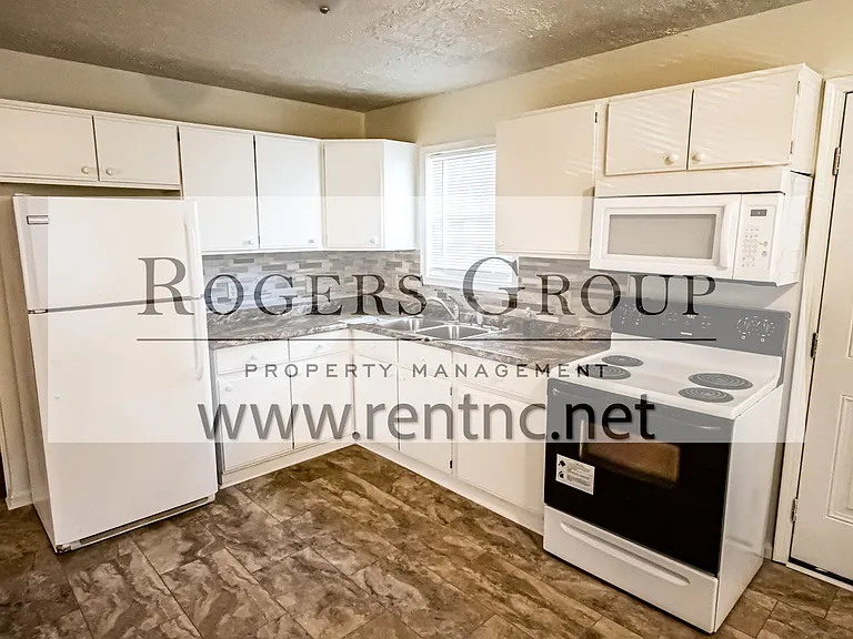 607 Parkway Dr — Photo 2