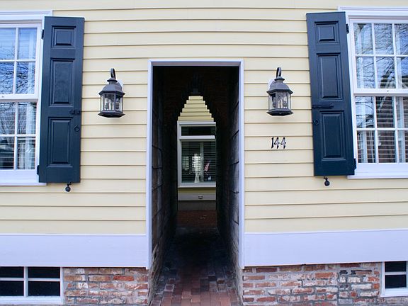 Enter to open air courtyard