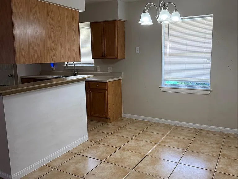 3203 Cliffdale St — Photo 8