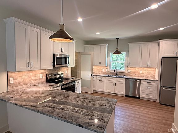 4th image of 52 Armistead Ln