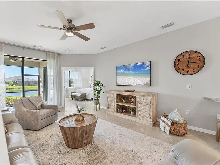 2049 Bonito Way — Photo 14