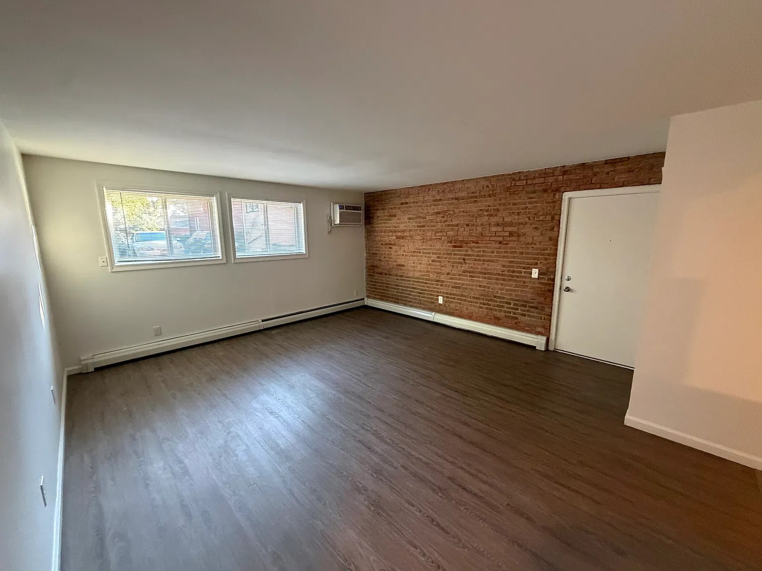 2 bed, 850 sqft, $1,400 — Photo 2