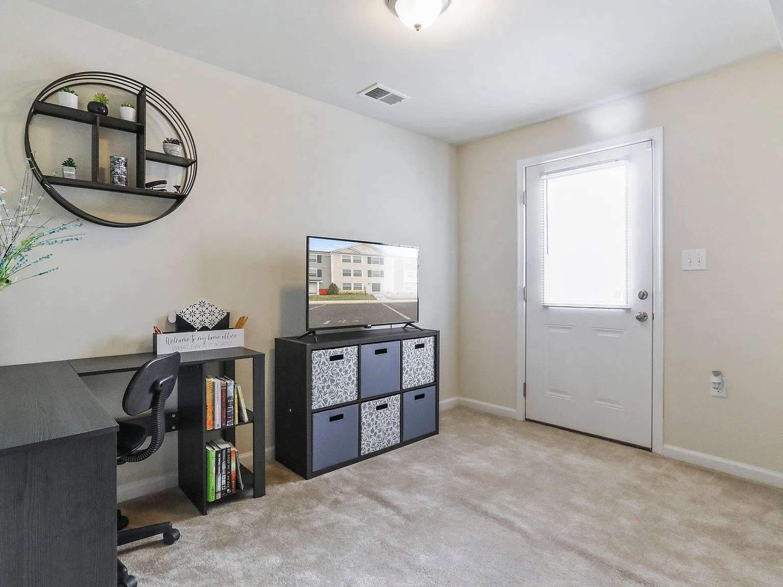 3 bed, 2030 sqft, $1,900 — Photo 4