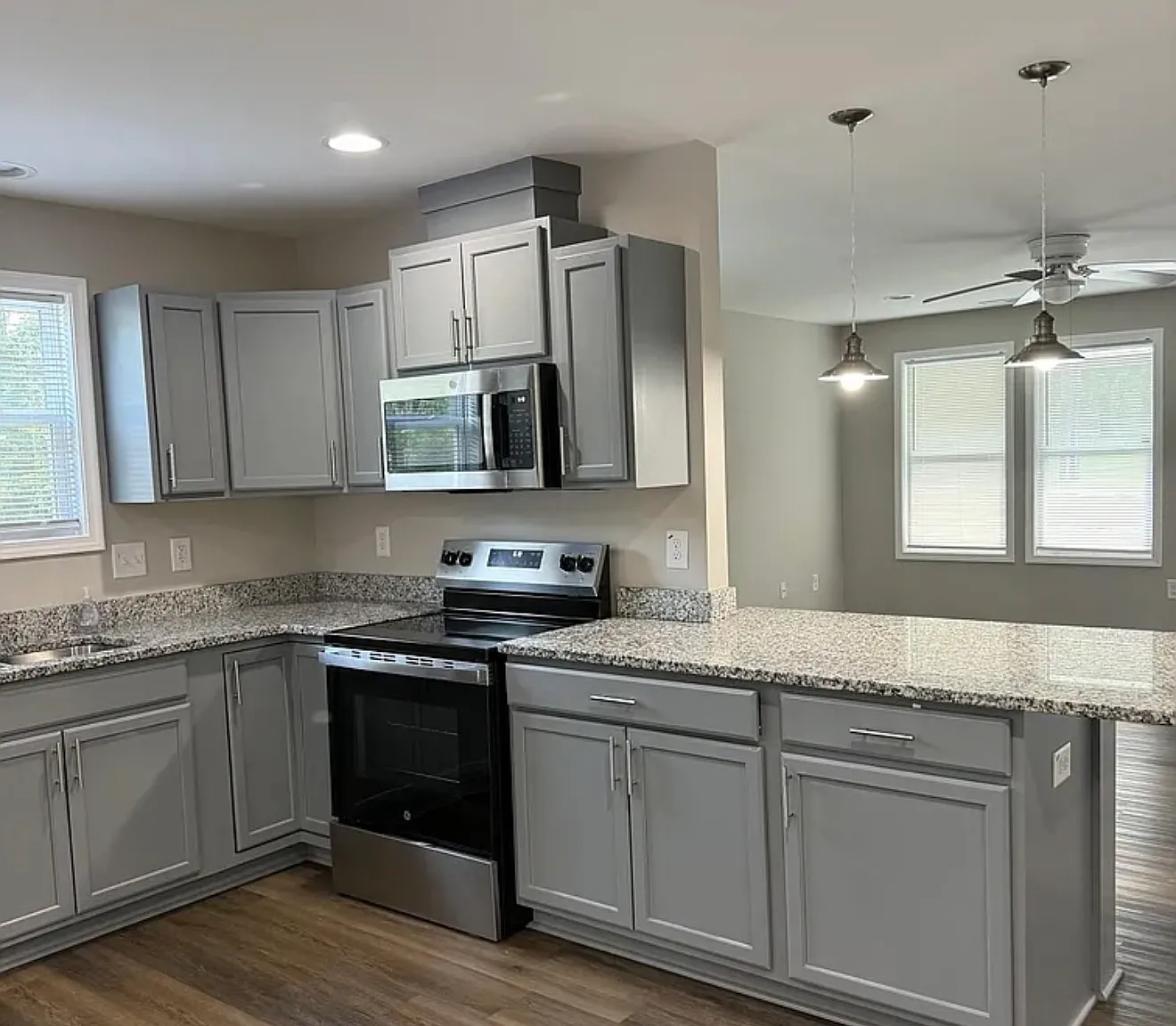 3 bed, 2.5 bath, 1562 sqft, $2,100 — Photo 4