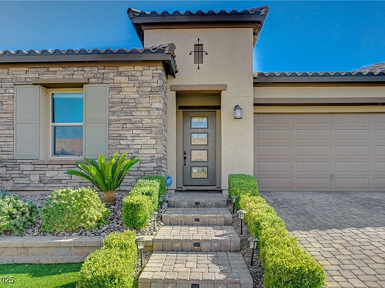 3943 Reyes Ave — Photo 4